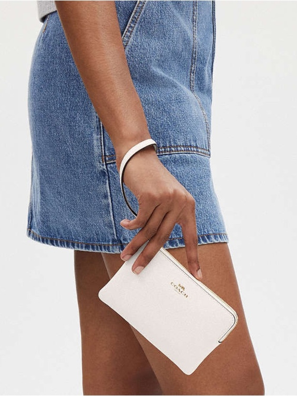 Coach Corner Zip Wristlet - Gold/ Chalk